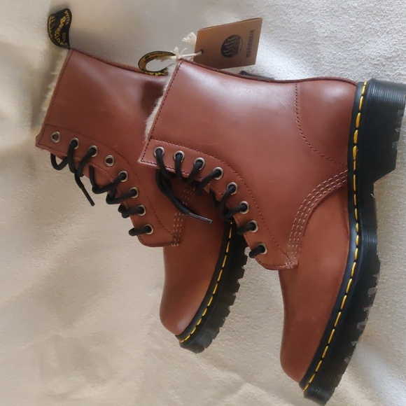 Dr. Martens 1460 8-Eye Serena Boot - Saddle Tan. Size 6 - Picture 5 of 15